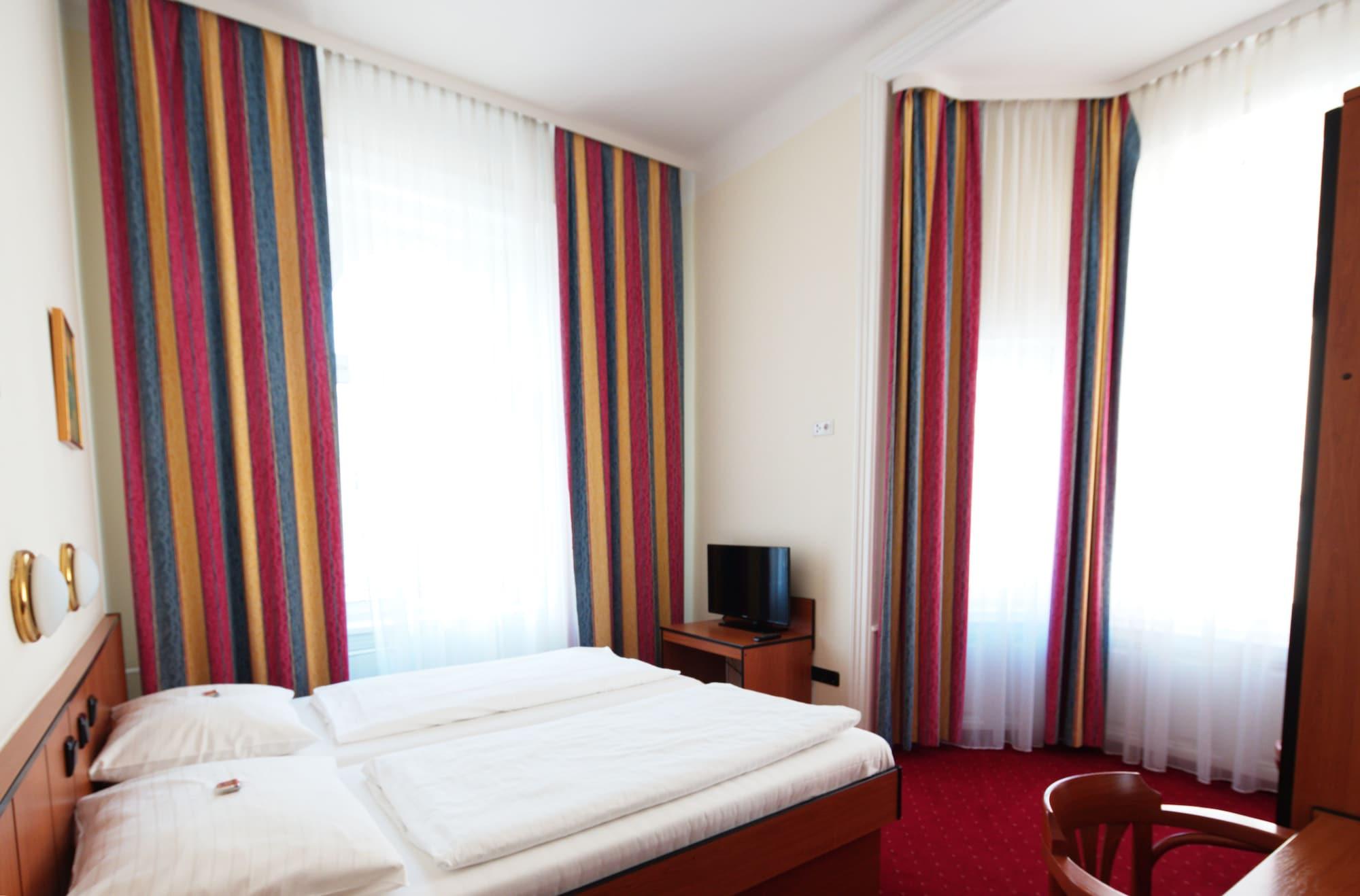 Drei Kronen Hotel 3*