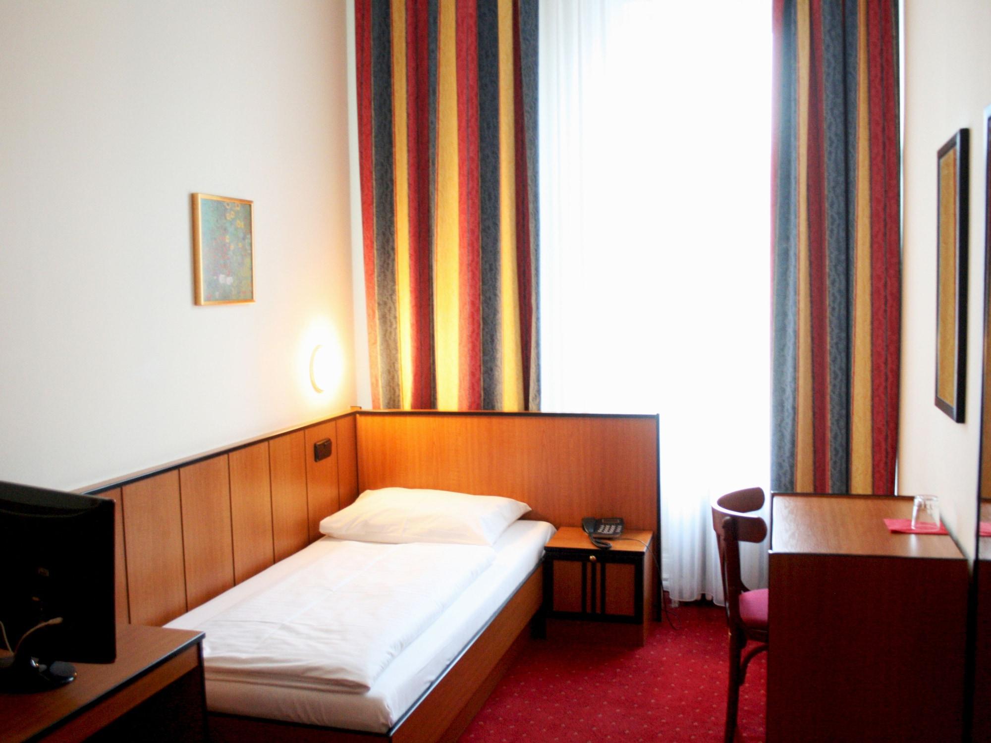 Hotel Drei Kronen 3*
