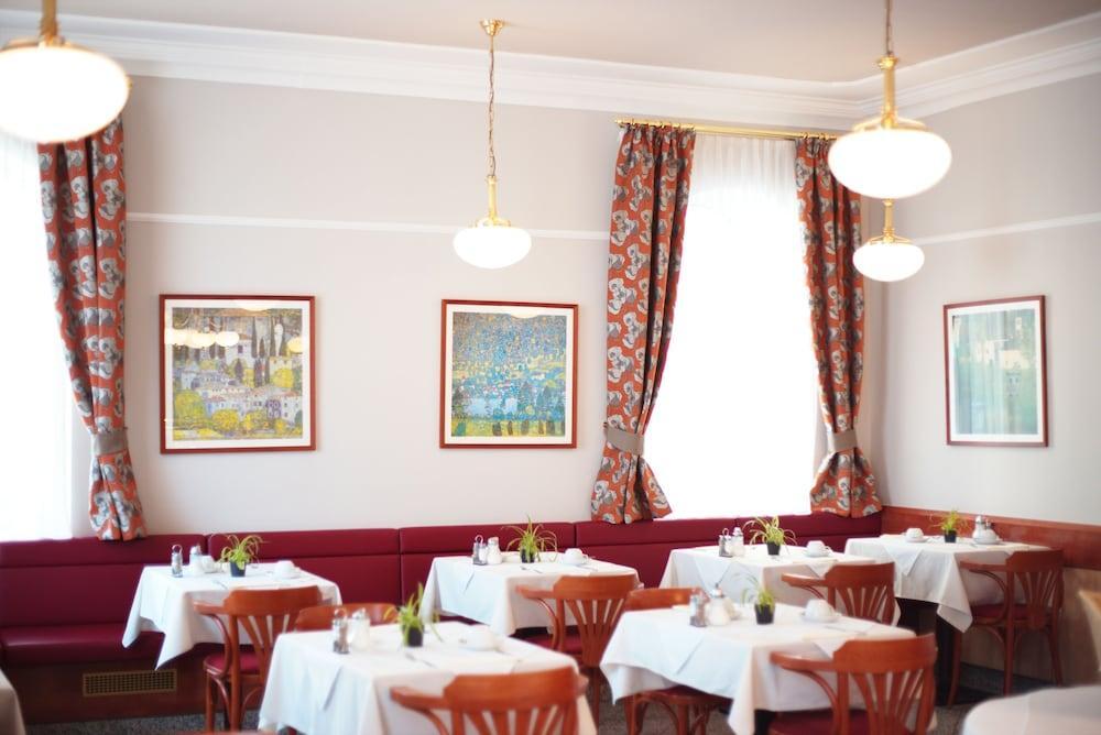 Hotel Drei Kronen 3*